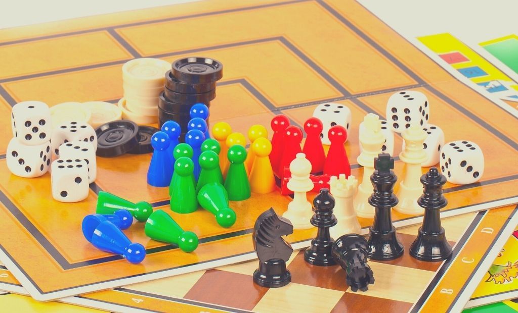 Top 10 Childhood Tabletop Games That You Can Still Play Online