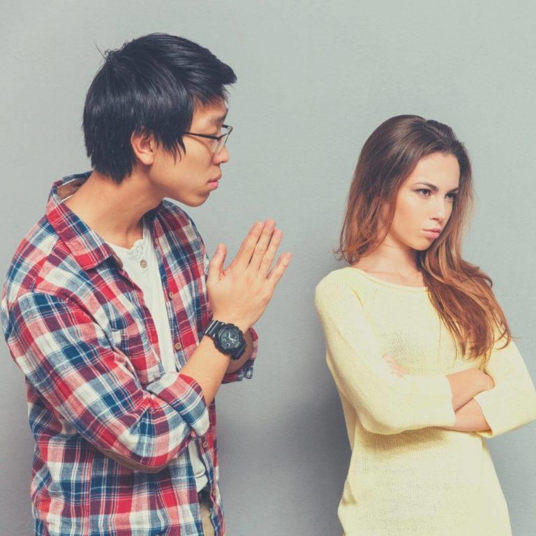19 Weird Things That Narcissists Do to Manipulate People - Happier Human