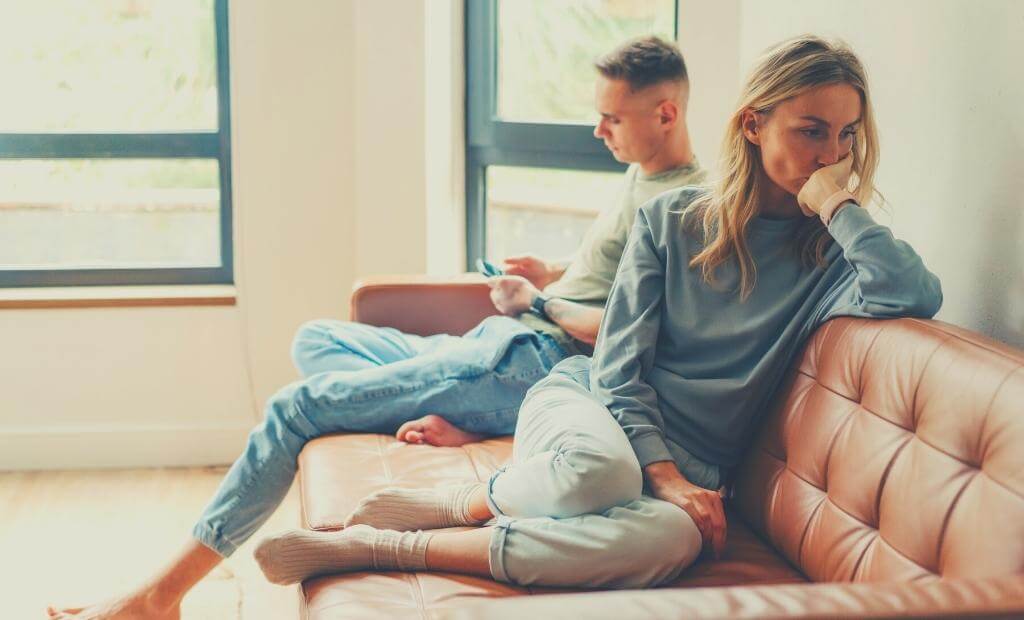 how to deal with an emotionally unavailable man | what to text an emotionally unavailable man | how to get an emotionally unavailable man to chase you