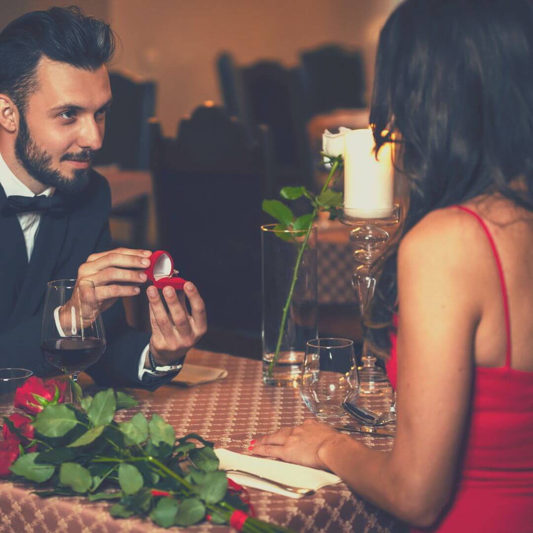 proposing at a restaurant reddit | things to know before proposing | family dinner proposal ideas