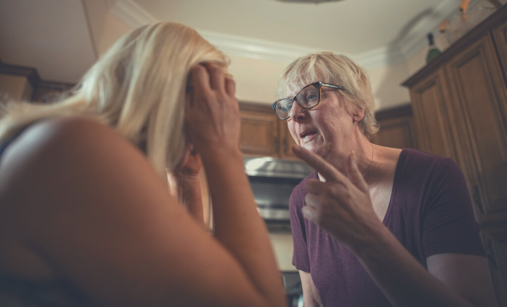 signs your mother hates you | how to tell if your mother hates you | your mother hates you